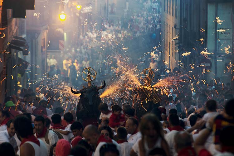 David-Salcedo---Toro-de-fuego-de-dos-en-dos